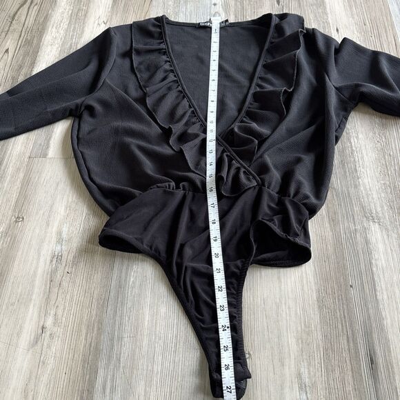 Boohoo Ruffle Top Bodysuit Size 6 - Picture 4 of 8